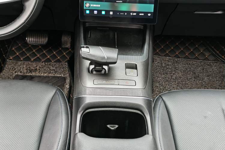 Used CHANGAN Eado DD 2023 Blue Whale NE 1.5T GDI DCT Navigation Model Gear Lever