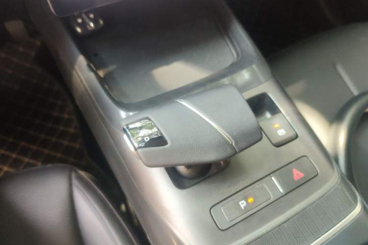 Used CHANGAN Eado DD 2023 Blue Whale NE 1.5T GDI DCT Luxury Edition Gear Lever