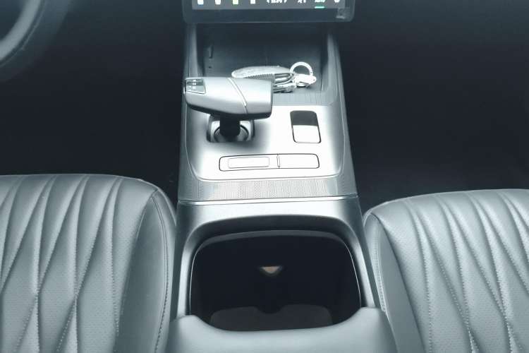 Used CHANGAN Eado DD 2023 Blue Whale NE 1.5T GDI DCT Navigation Model Gear Lever