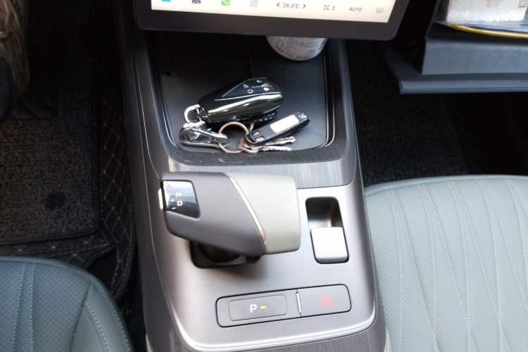 Used CHANGAN Eado DD 2023 Blue Whale NE 1.5T GDI DCT Navigation Model Gear Lever