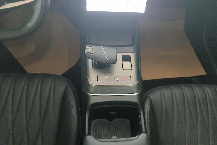 Used CHANGAN Eado DD 2023 Blue Whale NE 1.5T GDI DCT Navigation Model Gear Lever