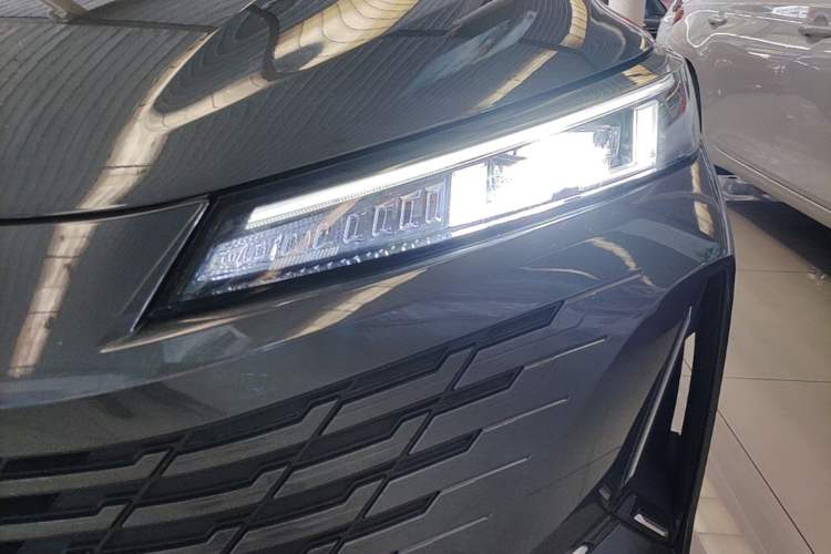 Used CHANGAN Eado DD 2023 Blue Whale NE 1.5T GDI DCT Navigation Model Left Front Headlight