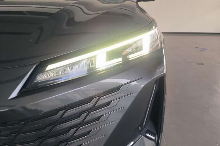 Used CHANGAN Eado DD 2023 Blue Whale NE 1.5T GDI DCT Navigation Model Left Front Headlight