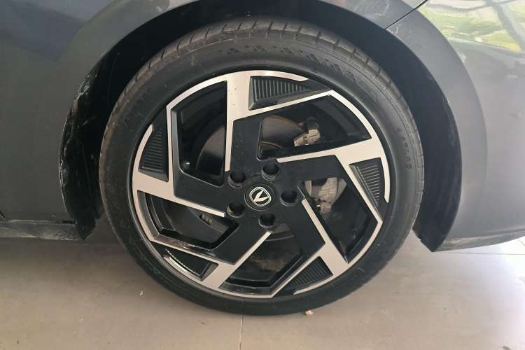 Used CHANGAN Eado DD 2023 Blue Whale NE 1.5T GDI DCT Flagship Model Left Rear Wheel Hub
