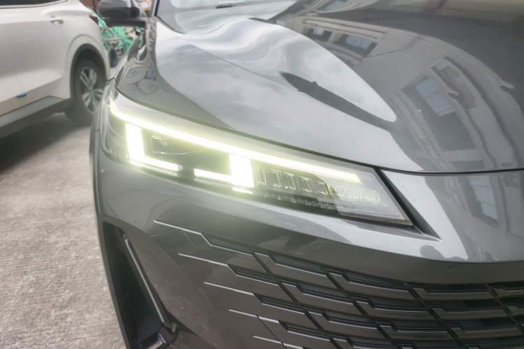 Used CHANGAN Eado DD 2023 Blue Whale NE 1.5T GDI DCT Flagship Model Right Front Headlight