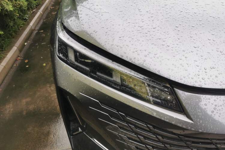 Used CHANGAN Eado DD 2023 Blue Whale NE 1.5T GDI DCT Navigation Model Right Front Headlight