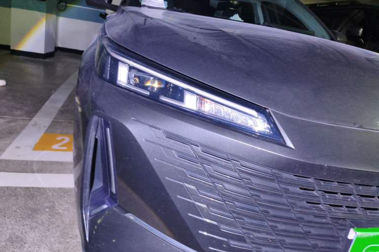 Used CHANGAN Eado DD 2023 Blue Whale NE 1.5T GDI DCT Navigation Model Right Front Headlight