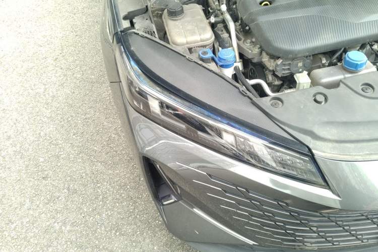 Used CHANGAN Eado DD 2023 Blue Whale NE 1.5T GDI DCT Navigation Model Right Front Headlight