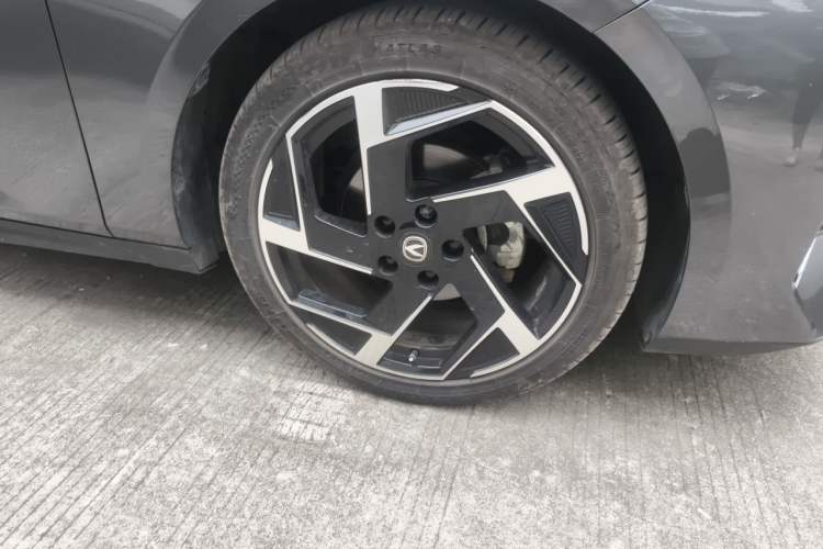 Used CHANGAN Eado DD 2023 Blue Whale NE 1.5T GDI DCT Flagship Model Right Front Wheel Hub