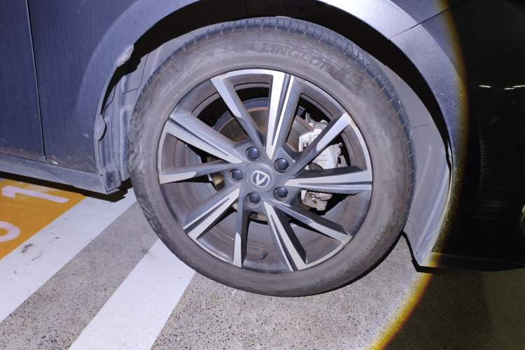 Used CHANGAN Eado DD 2023 Blue Whale NE 1.5T GDI DCT Navigation Model Right Front Wheel Hub