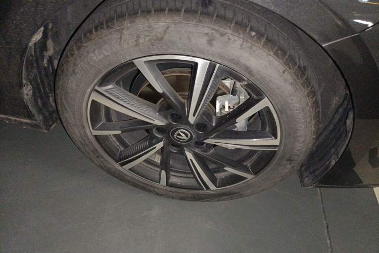 Used CHANGAN Eado DD 2023 Blue Whale NE 1.5T GDI DCT Navigation Model Right Front Wheel Hub