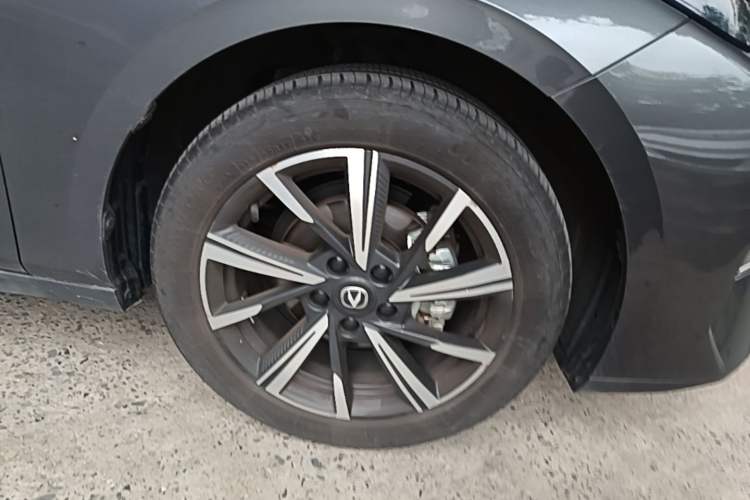 Used CHANGAN Eado DD 2023 Blue Whale NE 1.5T GDI DCT Navigation Model Right Front Wheel Hub