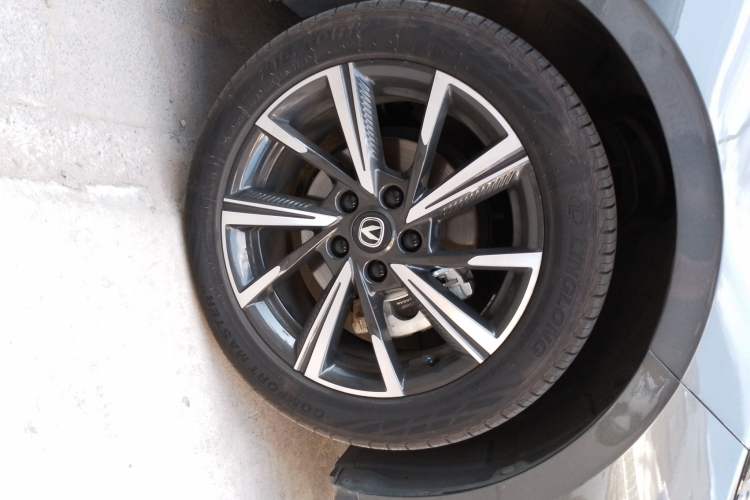 Used CHANGAN Eado DD 2023 Blue Whale NE 1.5T GDI DCT Navigation Model Right Front Wheel Hub