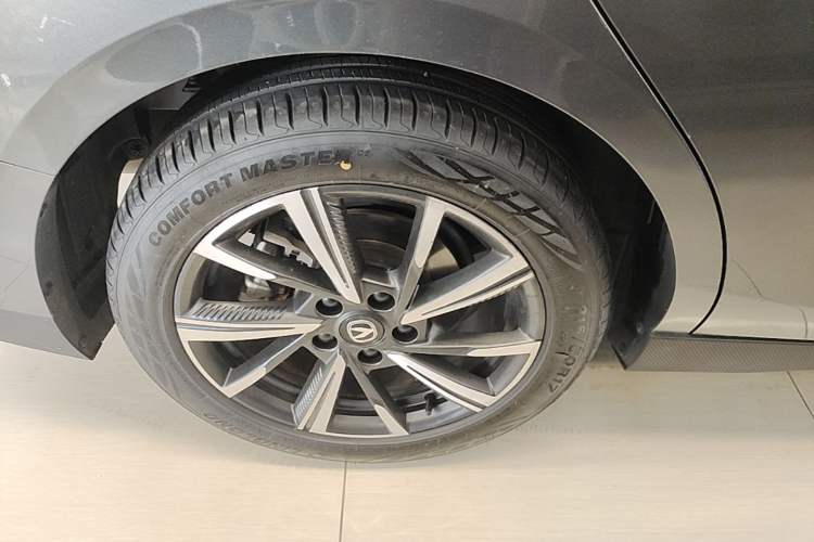 Used CHANGAN Eado DD 2023 Blue Whale NE 1.5T GDI DCT Navigation Model Right Rear Wheel Hub