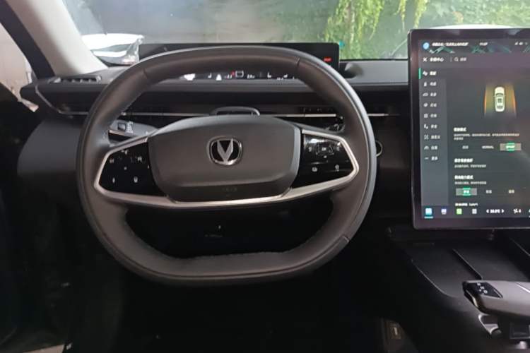 Used CHANGAN Eado DD 2023 Blue Whale NE 1.5T GDI DCT Navigation Model Steering Wheel