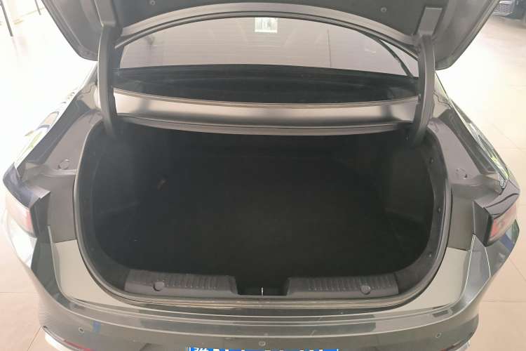 Used CHANGAN Eado DD 2023 Blue Whale NE 1.5T GDI DCT Navigation Model Trunk