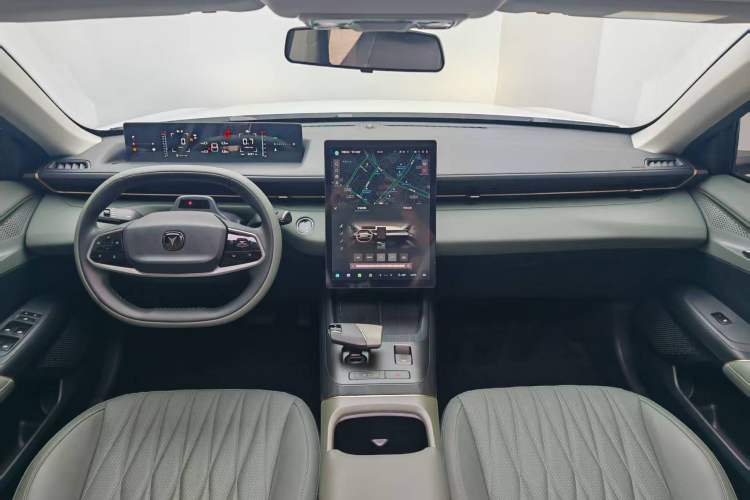 Used CHANGAN Eado DD 2023 Blue Whale NE 1.5T GDI DCT Navigation Model Center Console