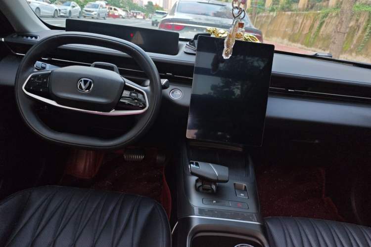 Used CHANGAN Eado DD 2023 Blue Whale NE 1.5T GDI DCT Navigation Model Center Console