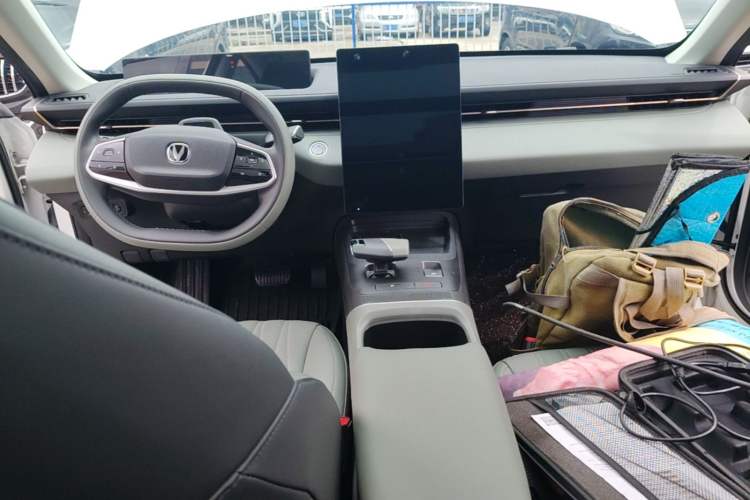 Used CHANGAN Eado DD 2023 Blue Whale NE 1.5T GDI DCT Navigation Model Center Console