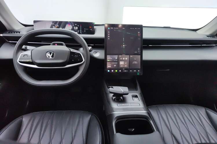 Used CHANGAN Eado DD 2023 Blue Whale NE 1.5T GDI DCT Navigation Model Center Console