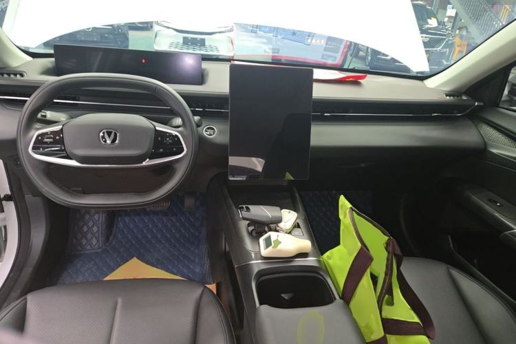 Used CHANGAN Eado DD 2023 Blue Whale NE 1.5T GDI DCT Luxury Edition Center Console