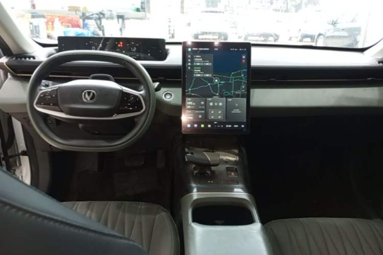 Used CHANGAN Eado DD 2023 Blue Whale NE 1.5T GDI DCT Navigation Model Center Console