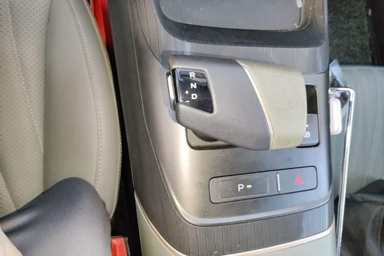 Used CHANGAN Eado DD 2023 Blue Whale NE 1.5T GDI DCT Navigation Model Gear Lever