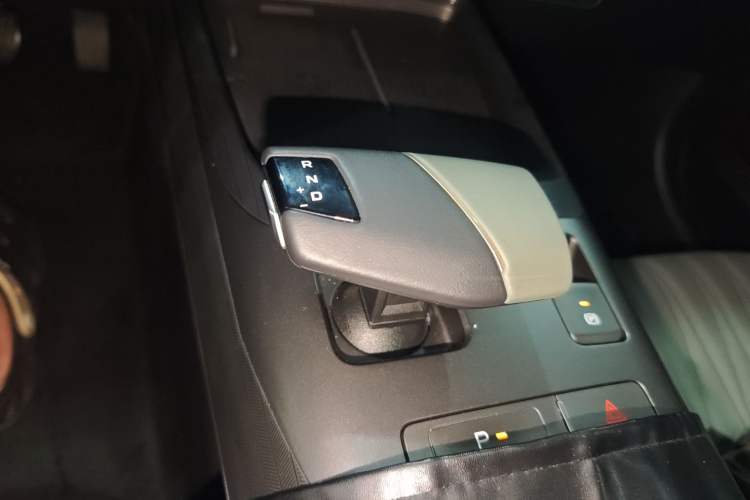 Used CHANGAN Eado DD 2023 Blue Whale NE 1.5T GDI DCT Navigation Model Gear Lever