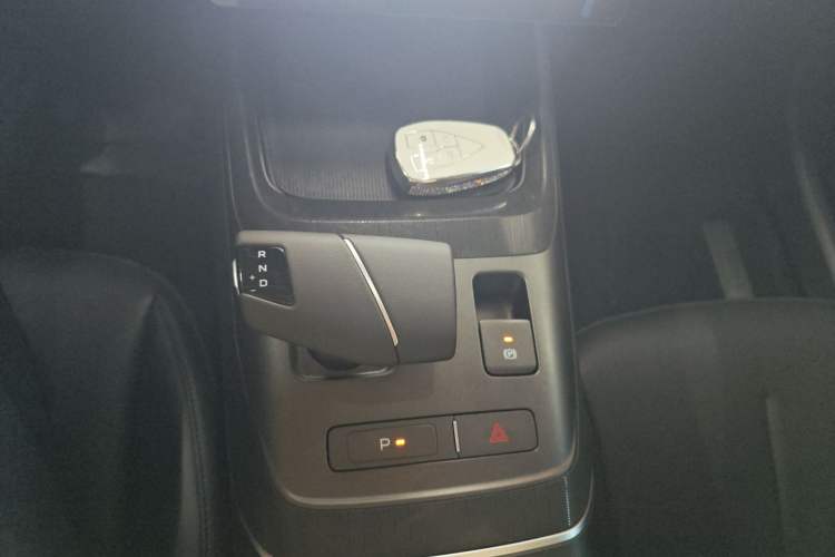 Used CHANGAN Eado DD 2023 Blue Whale NE 1.5T GDI DCT Luxury Edition Gear Lever