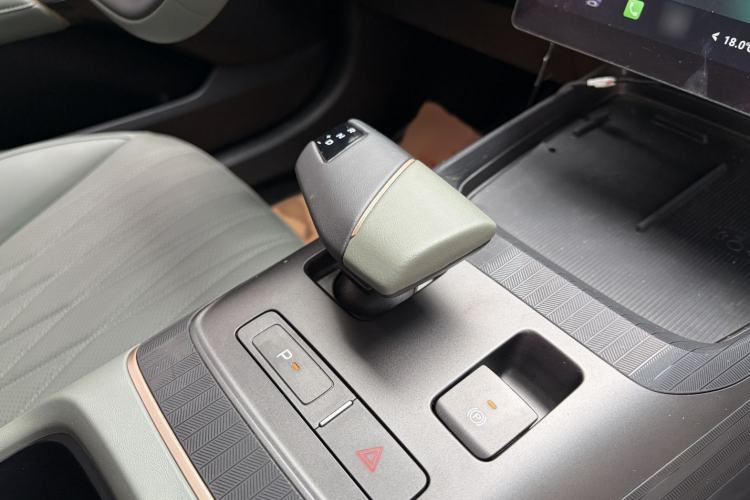 Used CHANGAN Eado DD 2023 Blue Whale NE 1.5T GDI DCT Navigation Model Gear Lever