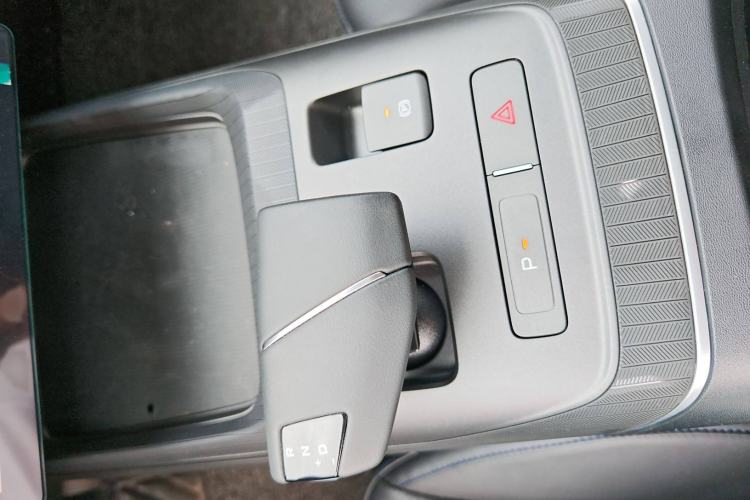 Used CHANGAN Eado DD 2023 Blue Whale NE 1.5T GDI DCT Luxury Edition Gear Lever