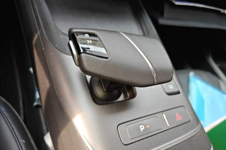 Used CHANGAN Eado DD 2023 Blue Whale NE 1.5T GDI DCT Luxury Edition Gear Lever