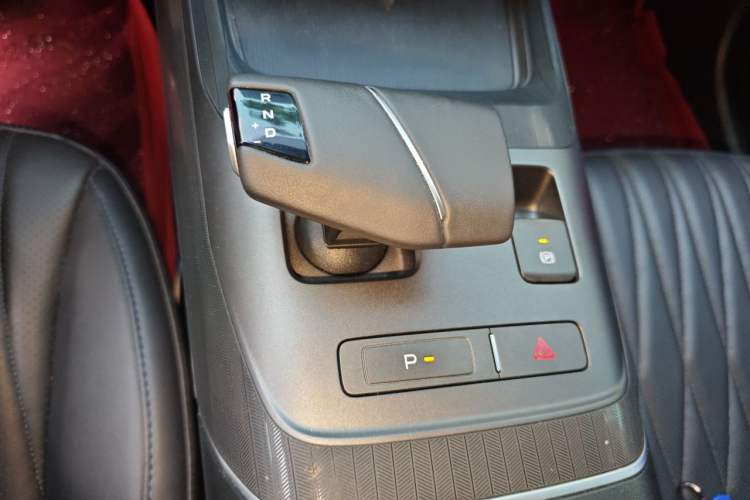 Used CHANGAN Eado DD 2023 Blue Whale NE 1.5T GDI DCT Navigation Model Gear Lever