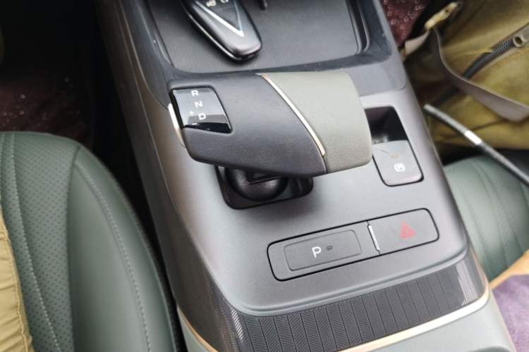 Used CHANGAN Eado DD 2023 Blue Whale NE 1.5T GDI DCT Navigation Model Gear Lever