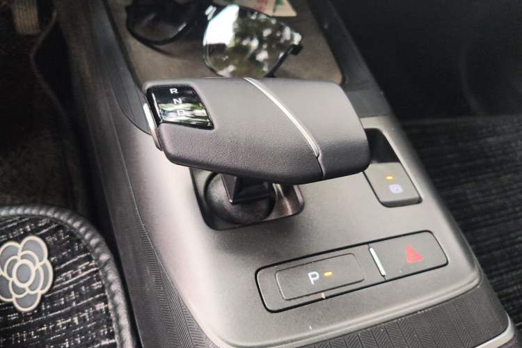Used CHANGAN Eado DD 2023 Blue Whale NE 1.5T GDI DCT Navigation Model Gear Lever
