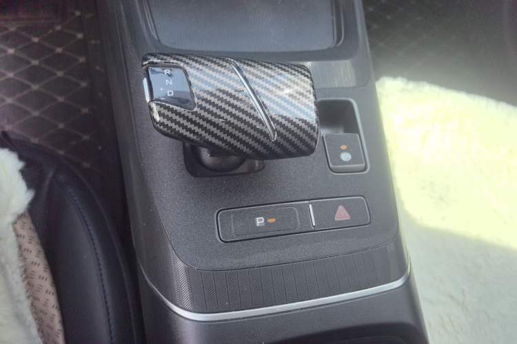 Used CHANGAN Eado DD 2023 Blue Whale NE 1.5T GDI DCT Navigation Model Gear Lever