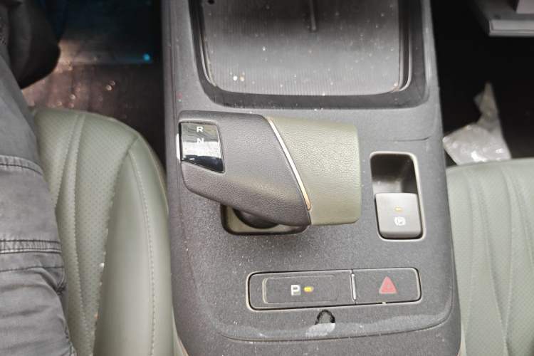 Used CHANGAN Eado DD 2023 Blue Whale NE 1.5T GDI DCT Navigation Model Gear Lever
