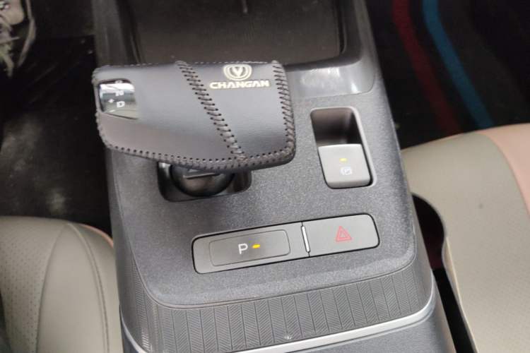 Used CHANGAN Eado DD 2023 Blue Whale NE 1.5T GDI DCT Navigation Model Gear Lever