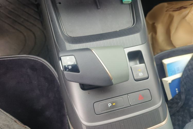 Used CHANGAN Eado DD 2023 Blue Whale NE 1.5T GDI DCT Navigation Model Gear Lever