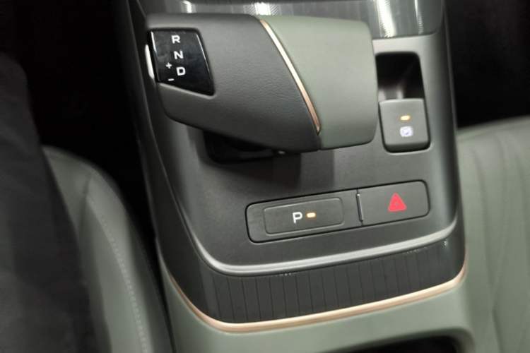 Used CHANGAN Eado DD 2023 Blue Whale NE 1.5T GDI DCT Navigation Model Gear Lever