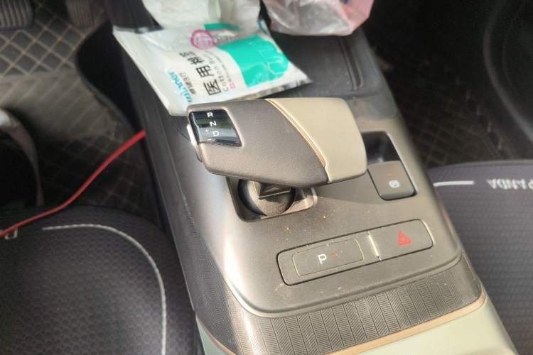 Used CHANGAN Eado DD 2023 Blue Whale NE 1.5T GDI DCT Navigation Model Gear Lever