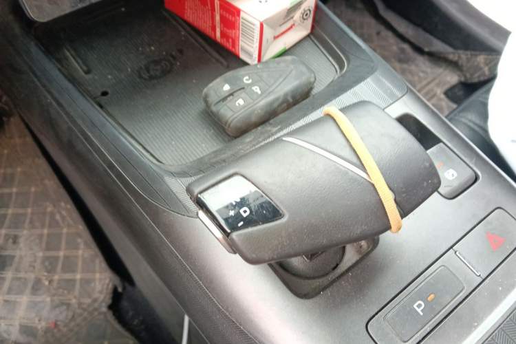Used CHANGAN Eado DD 2023 Blue Whale NE 1.5T GDI DCT Navigation Model Gear Lever