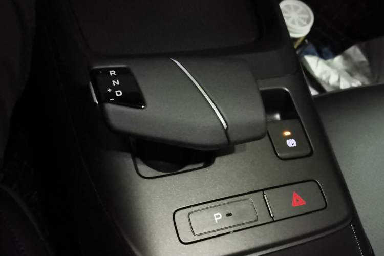 Used CHANGAN Eado DD 2023 Blue Whale NE 1.5T GDI DCT Luxury Edition Gear Lever