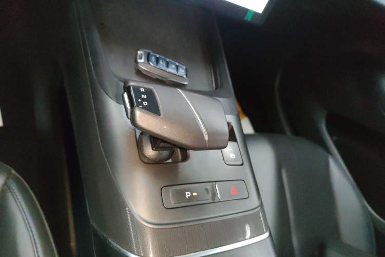 Used CHANGAN Eado DD 2023 Blue Whale NE 1.5T GDI DCT Luxury Edition Gear Lever