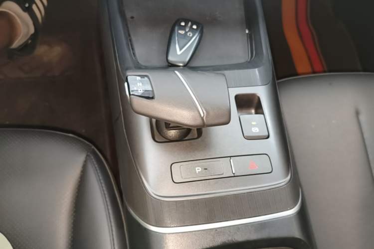 Used CHANGAN Eado DD 2023 Blue Whale NE 1.5T GDI DCT Luxury Edition Gear Lever