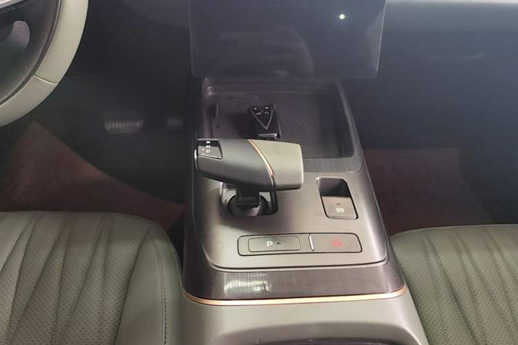 Used CHANGAN Eado DD 2023 Blue Whale NE 1.5T GDI DCT Navigation Model Gear Lever