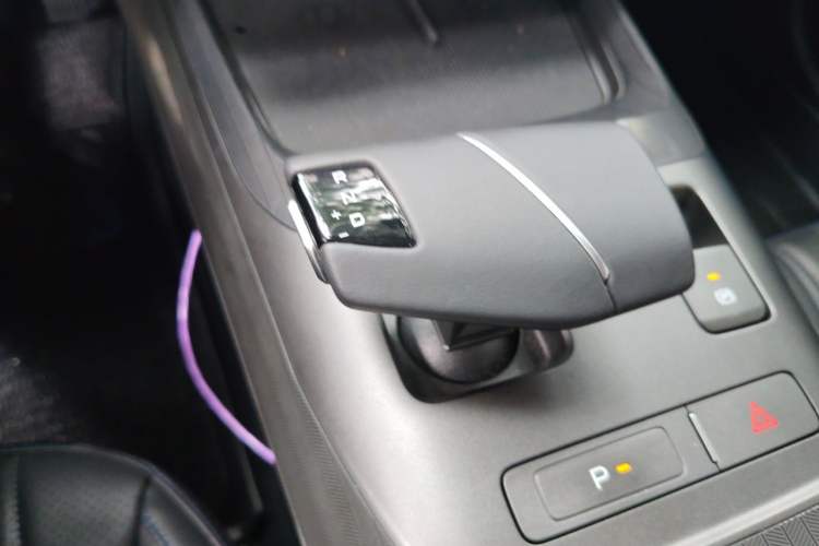 Used CHANGAN Eado DD 2023 Blue Whale NE 1.5T GDI DCT Navigation Model Gear Lever