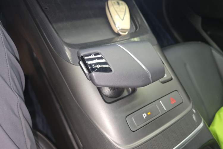 Used CHANGAN Eado DD 2023 Blue Whale NE 1.5T GDI DCT Luxury Edition Gear Lever
