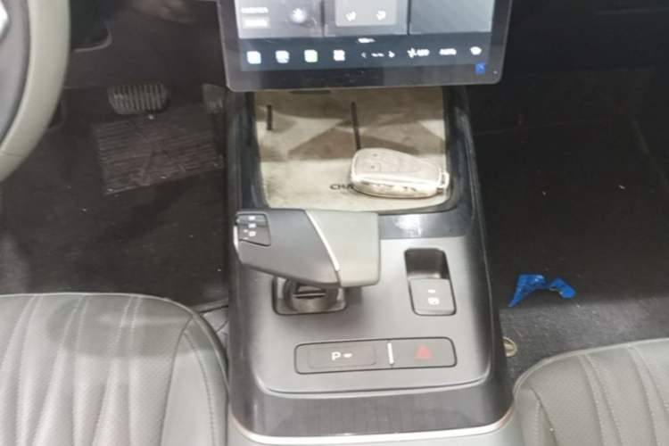Used CHANGAN Eado DD 2023 Blue Whale NE 1.5T GDI DCT Navigation Model Gear Lever