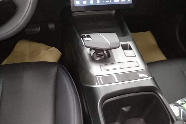 Used CHANGAN Eado DD 2023 Blue Whale NE 1.5T GDI DCT Luxury Edition Gear Lever
